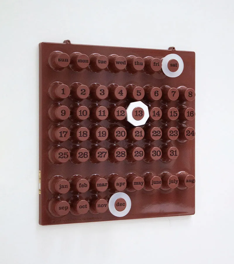 L'avant gardiste Calendrier perpétuel café mousse Ring a Date