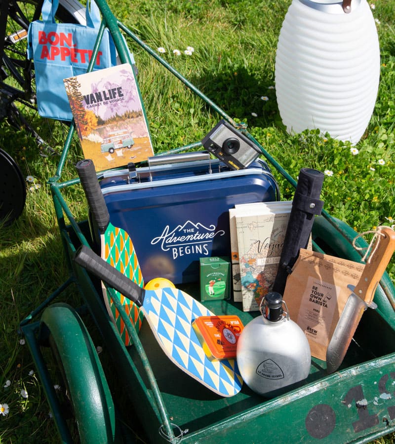 L'avant gardiste Outdoor Gourde ovale métal vintage
