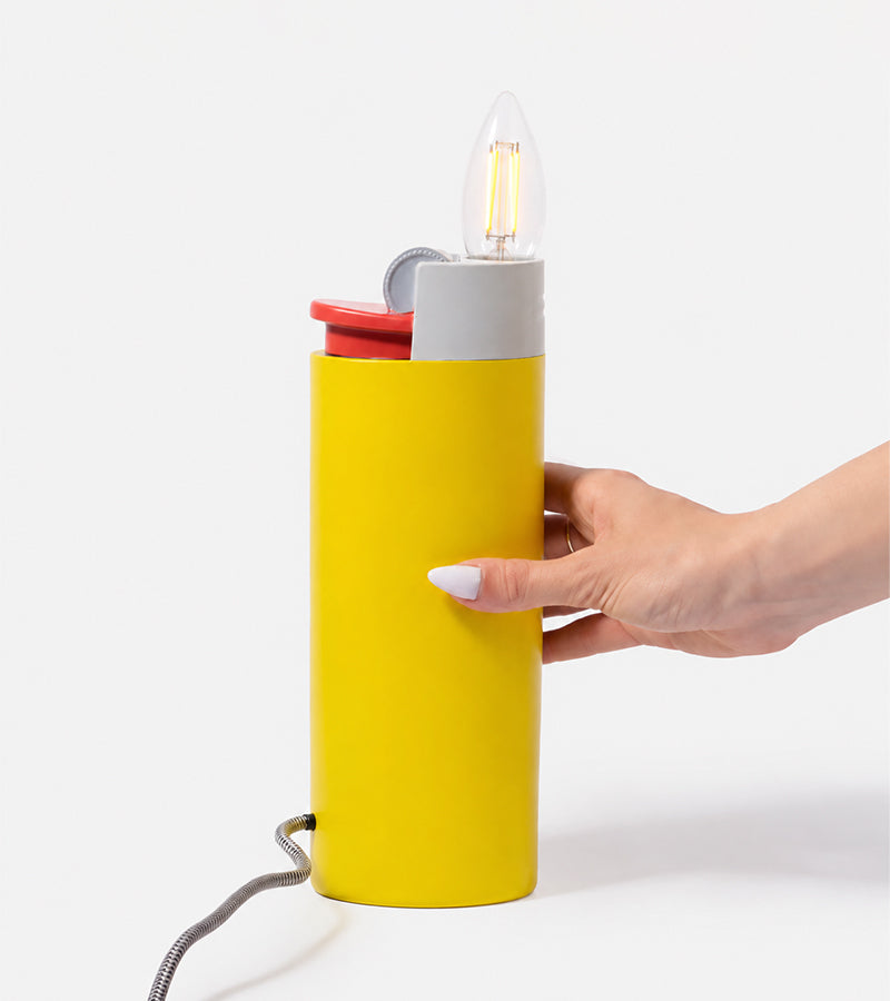 L'avant gardiste lampe briquet lumineuse bleue LED salon