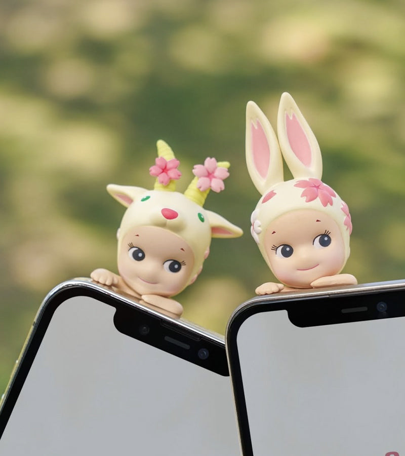L'avant gardiste Sonny Angel Hippers Cherry Blossom figurine mini