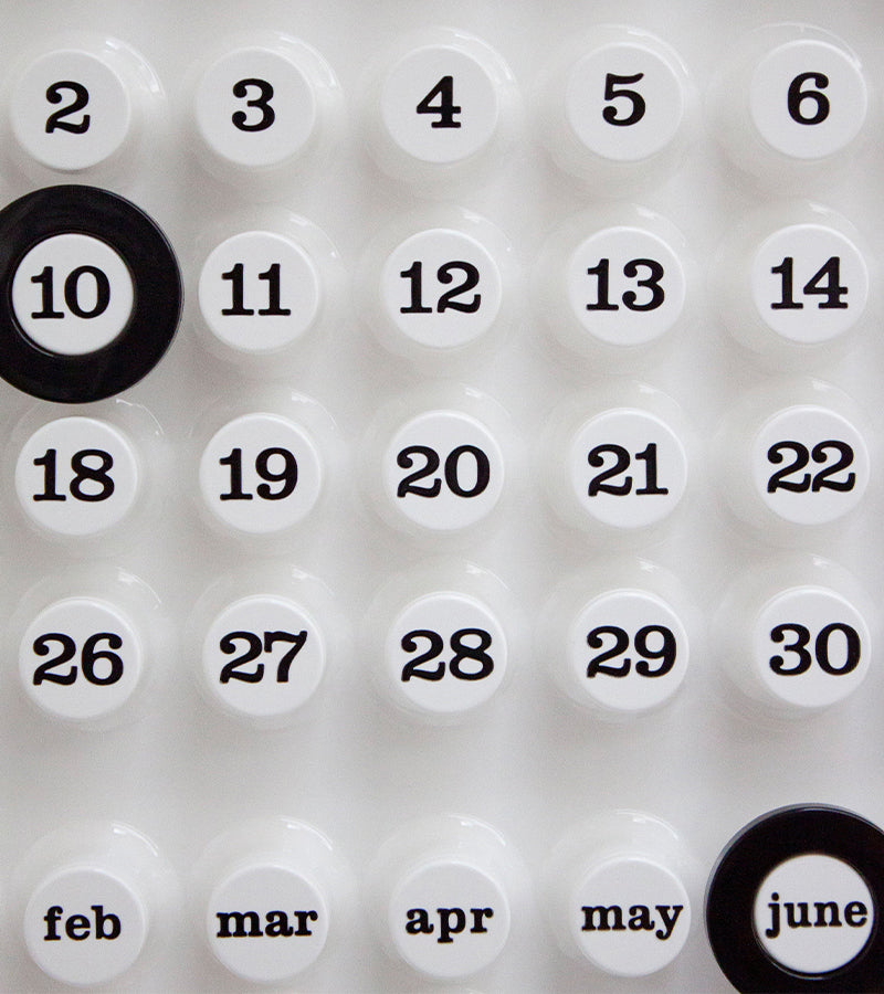 L'avant gardiste Ring a Date Calendrier perpétuel blanc design