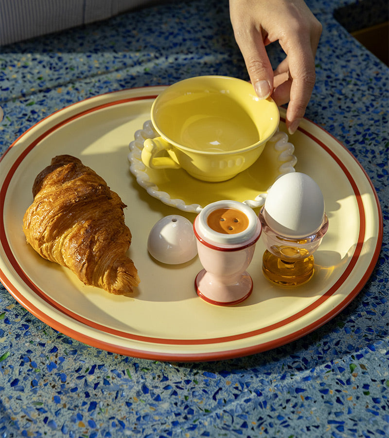 L'avant gardiste Vaisselle & Table Fun salière poivrière oeuf coque jaune