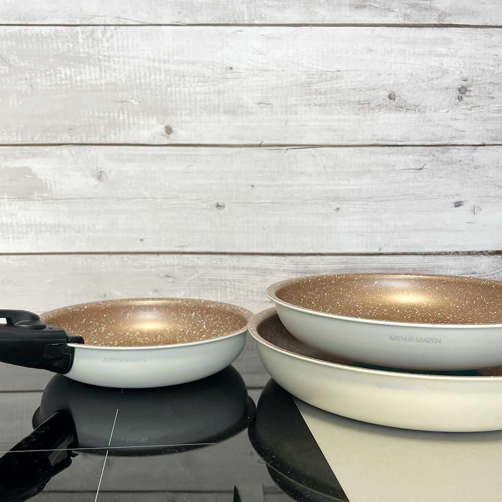 Arthur Martin AM4754 lot 3 poêles aluminium induction blanc cassé