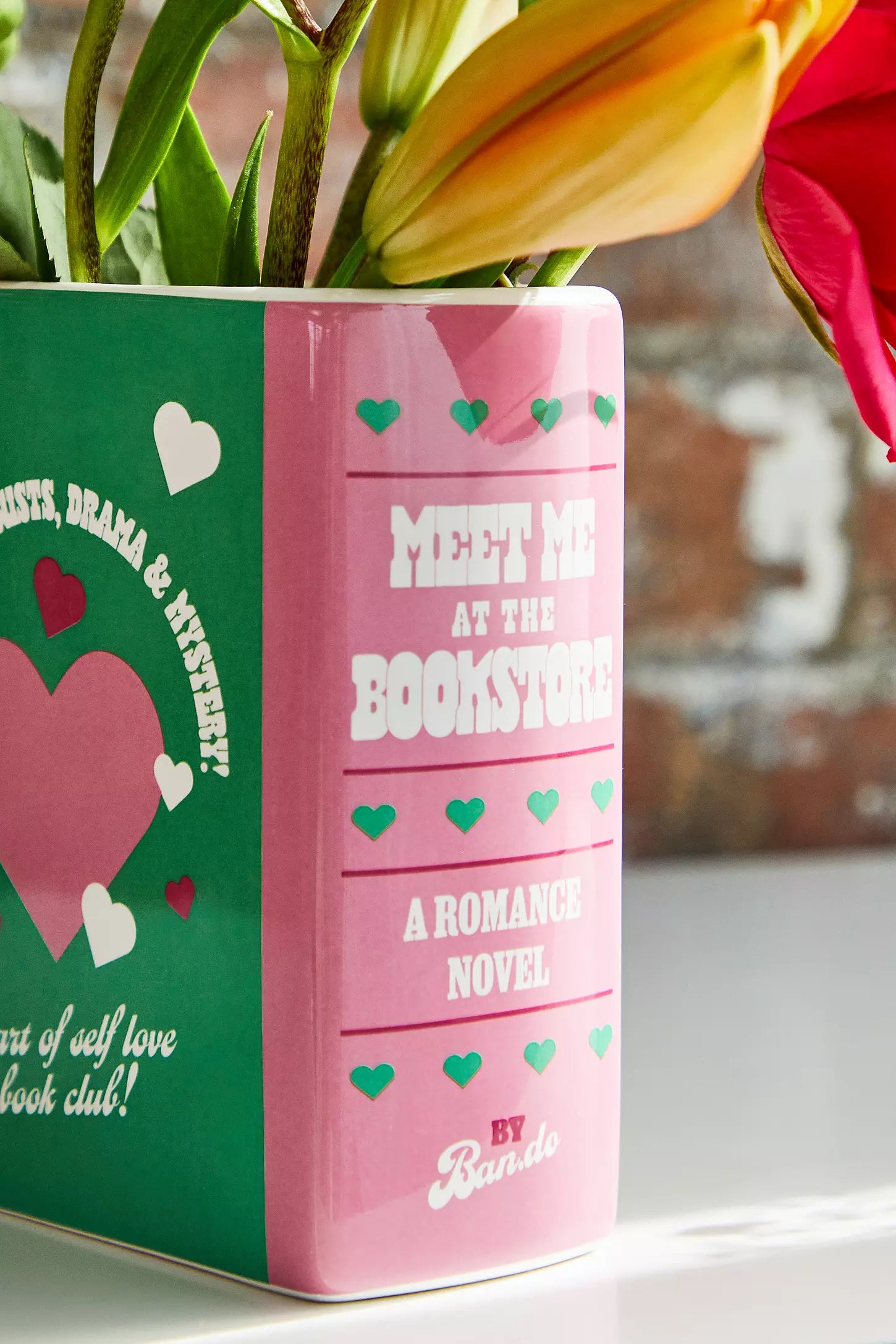 L'avant gardiste Vases Vase livre Meet Me At The Bookstore céramique