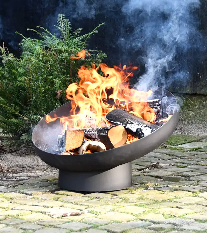L'avant gardiste Outdoor Brasero incliné chauffage jardin métal