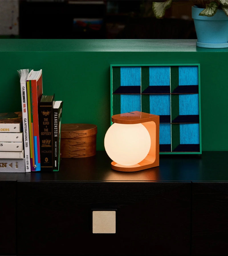L'avant gardiste PLAT Max lampe orange design