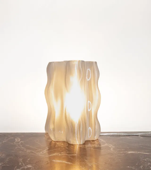 L'avant gardiste Magma lampe transparente design graphique