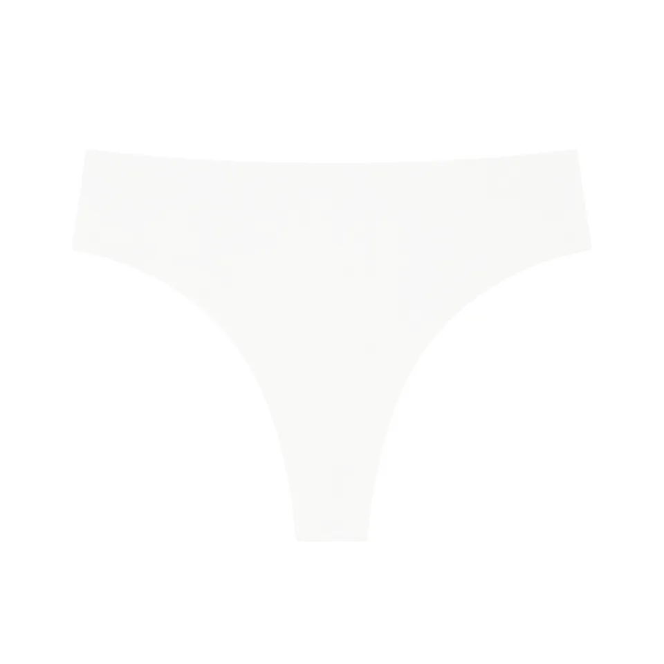 String blanc microfibre invisible usage quotidien