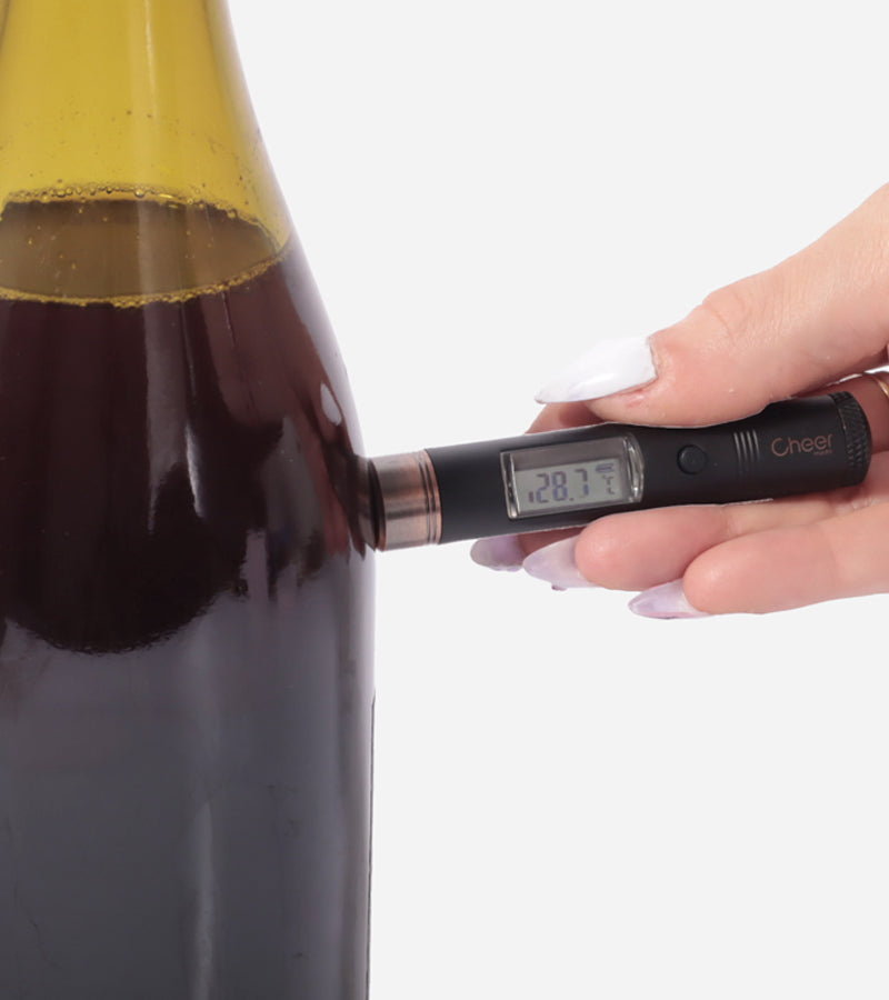 L'avant gardiste Thermovin thermomètre infrarouge vin sans contact