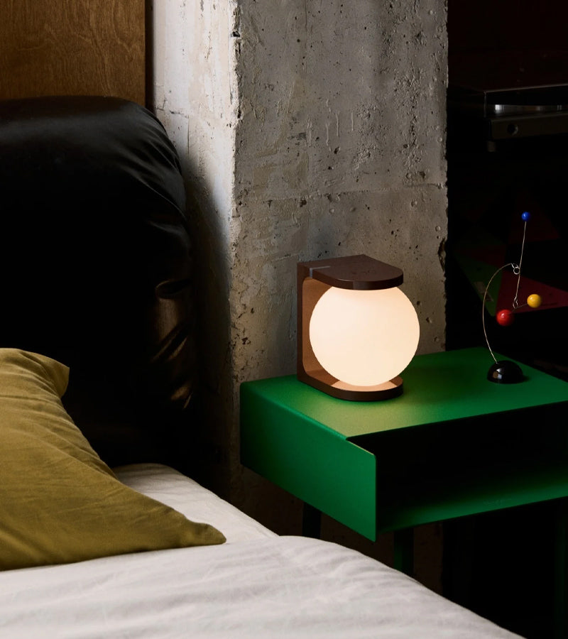 L'avant gardiste PLAT Max lampe orange design