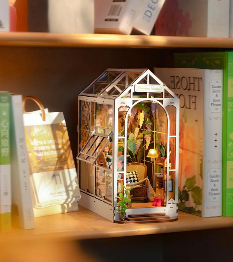 L'avant gardiste DIY Garden House kit maison miniature serre-livre LED