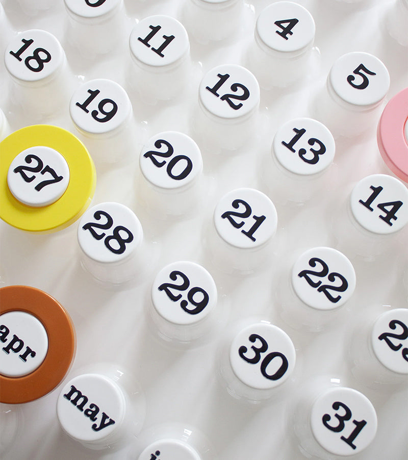 L'avant gardiste Ring a Date Calendrier perpétuel blanc design
