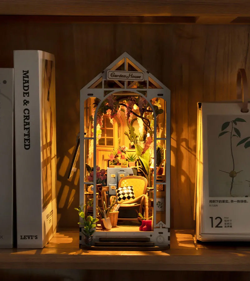 L'avant gardiste DIY Garden House kit maison miniature serre-livre LED