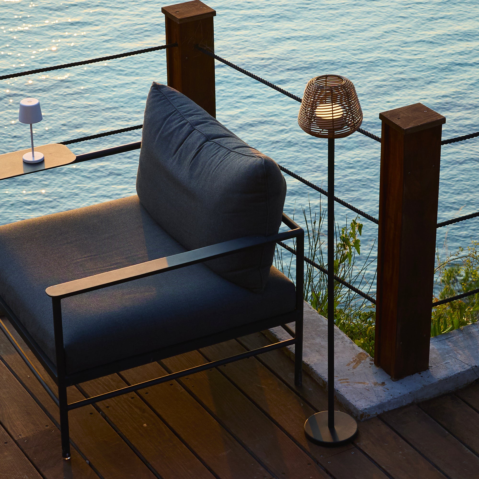 Red Deco Midy Bohème lampadaire nomade rotin H120cm RGB