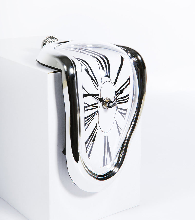 L'avant gardiste horloge fondante Dali décorative salon