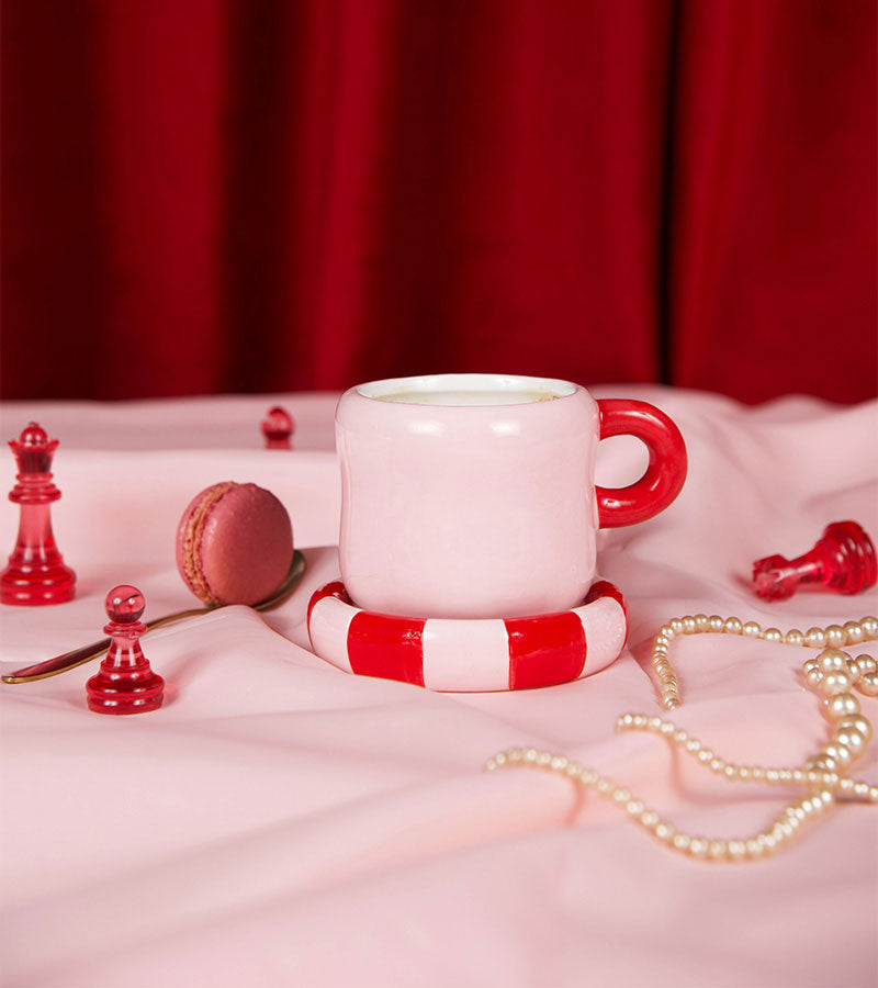 L'avant gardiste Vaisselle & Table Fun tasse Love rose rouge avec soucoupe