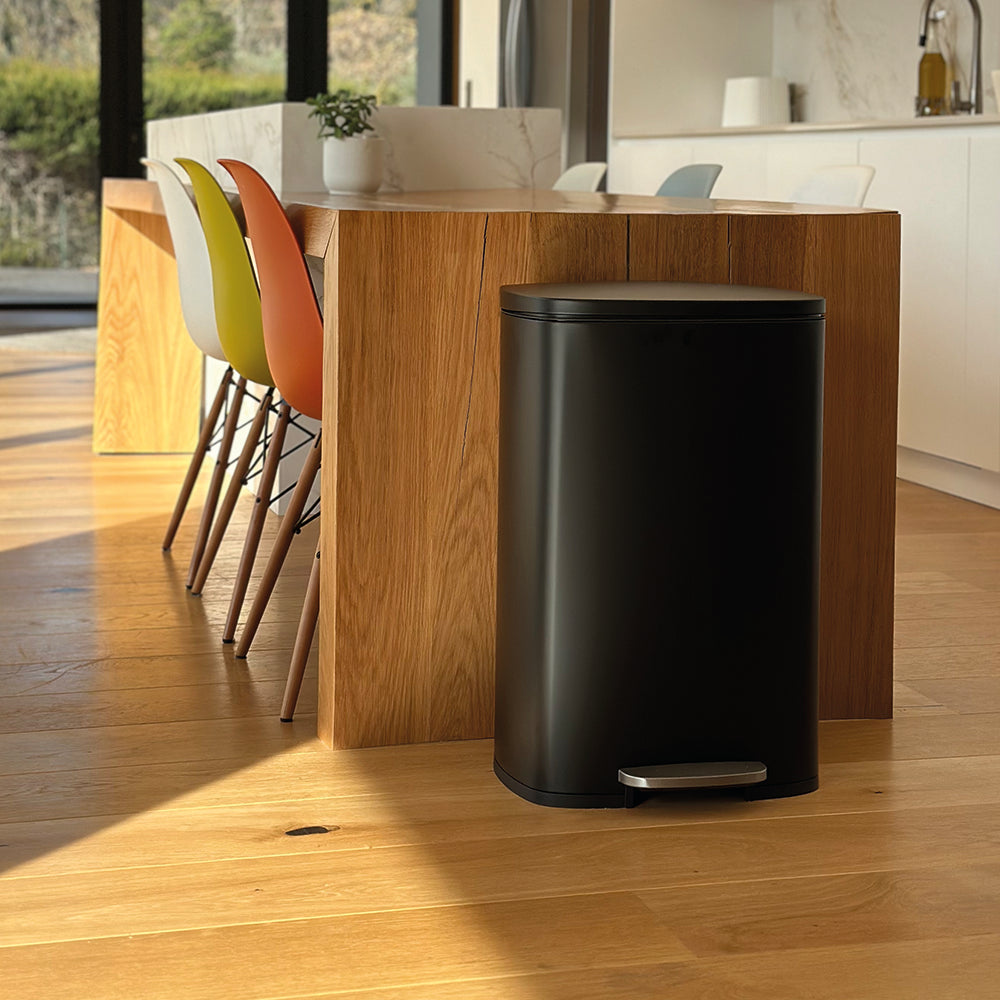 Red Deco Admiral 50L poubelle pédale inox noir mat