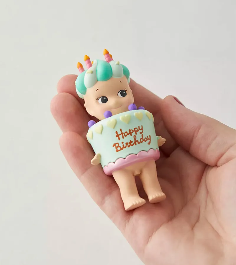 L'avant gardiste Sonny Angel Happy Birthday figurine limitée