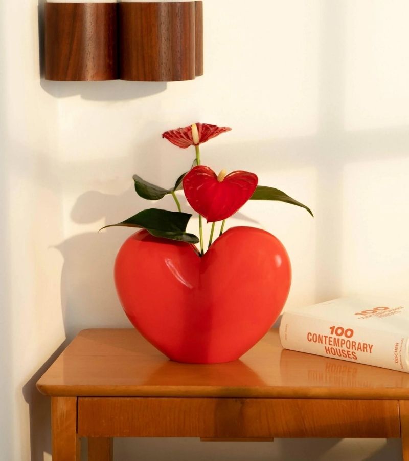 L'avant gardiste vase coeur rouge céramique fleurs