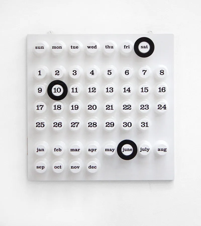 L'avant gardiste Ring a Date Calendrier perpétuel blanc design