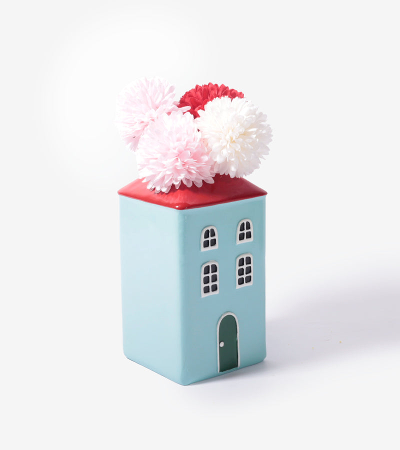 L'avant gardiste palazzo vase maison colorée dolce vita