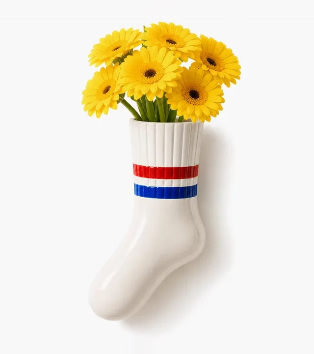 L'avant gardiste Chaussette perdue vase mural céramique humour