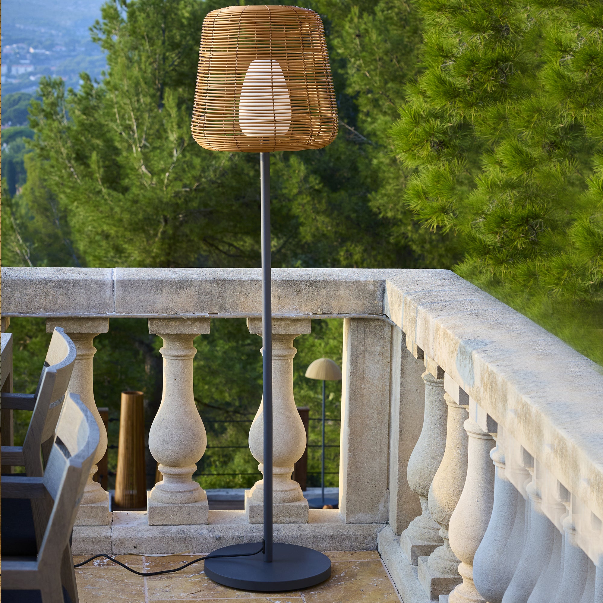 Red Deco Tall Boheme H150cm lampadaire filaire rotin LED E27