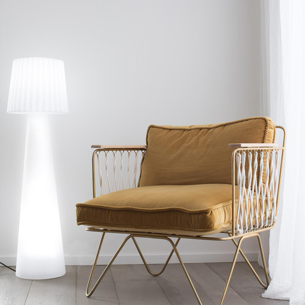 Red Deco Lady H150cm lampadaire filaire blanc froid E27
