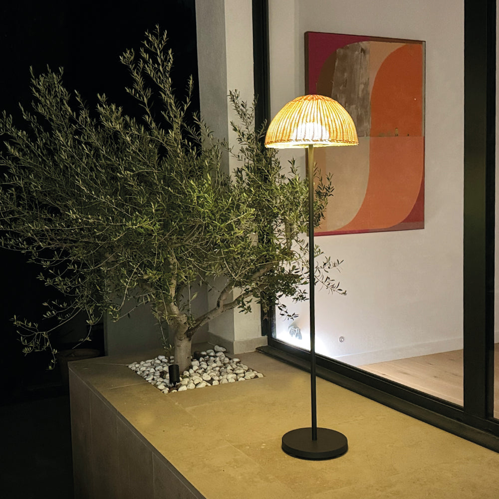 Red Deco Faroe Tall lampadaire sans fil LED rotin H160cm dimmable
