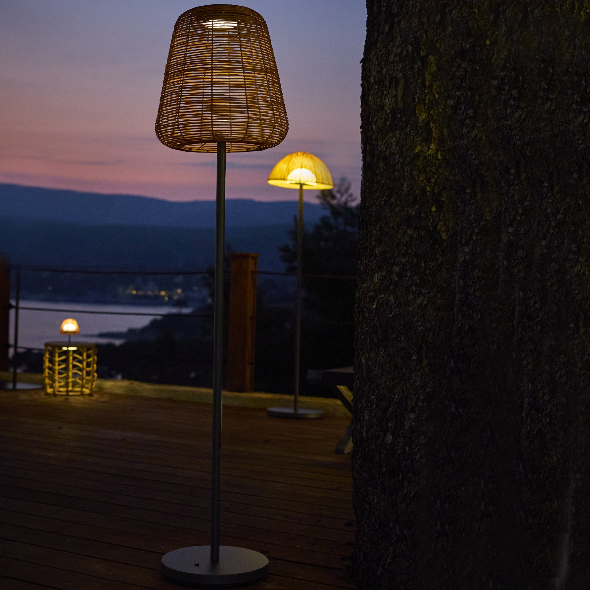 Red Deco Tall Bohème Solar lampadaire solaire rotin H160cm blanc chaud
