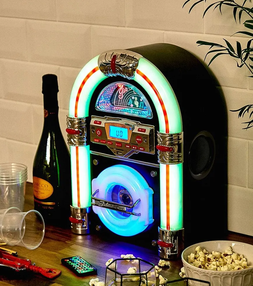L'avant gardiste High-tech Jukebox rétro bluetooth années 60 salon