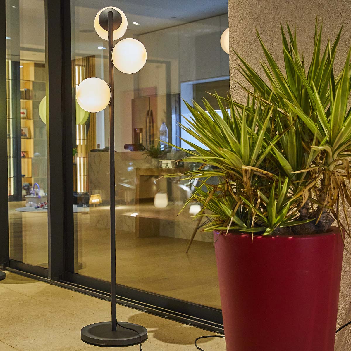Red Deco Globy Tree lampadaire LED blanc H175cm 3 boules