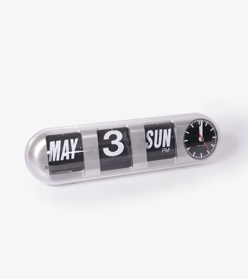 L'avant gardiste Karlsson horloge murale Tube Flip design