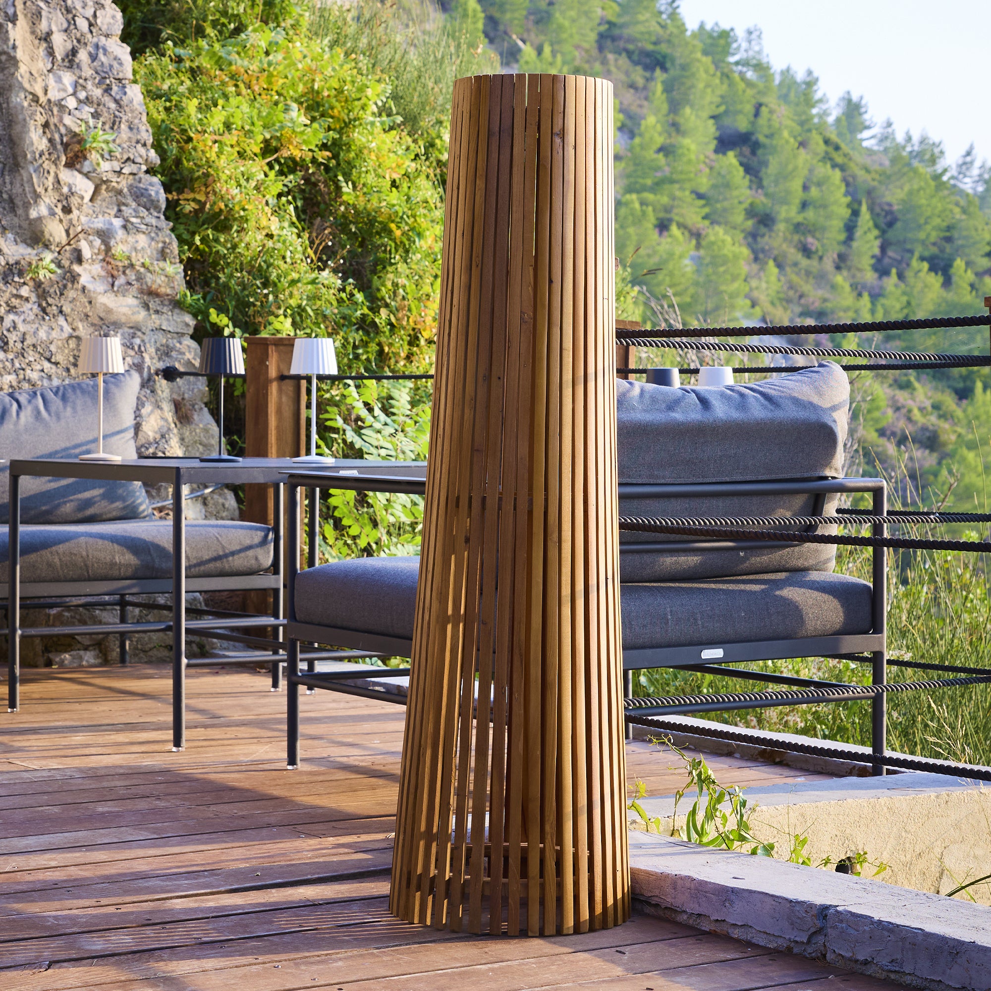 Red Deco Tecka Tall lampadaire solaire teck 120 cm