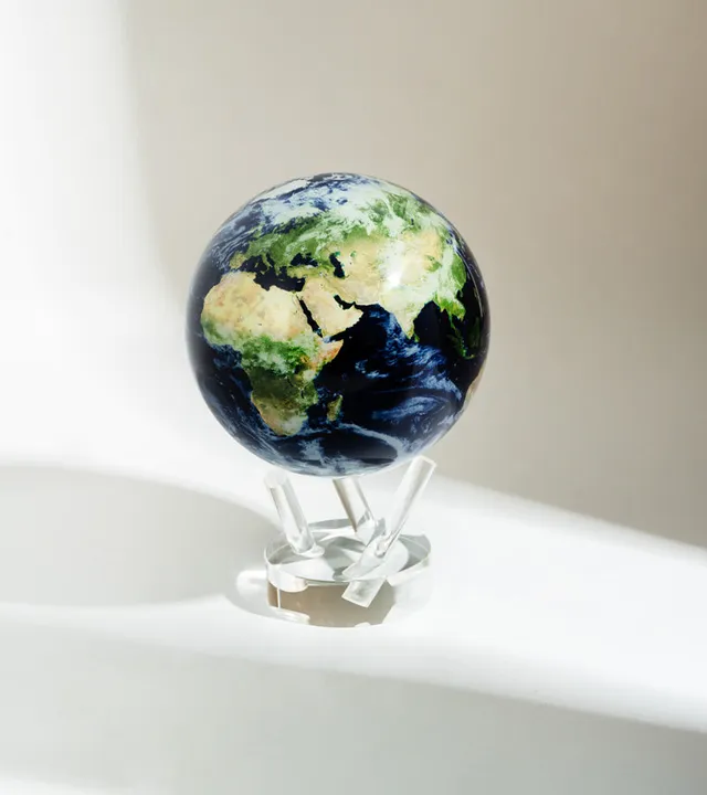 L'avant gardiste Mova globe terrestre nuages rotatif lumière