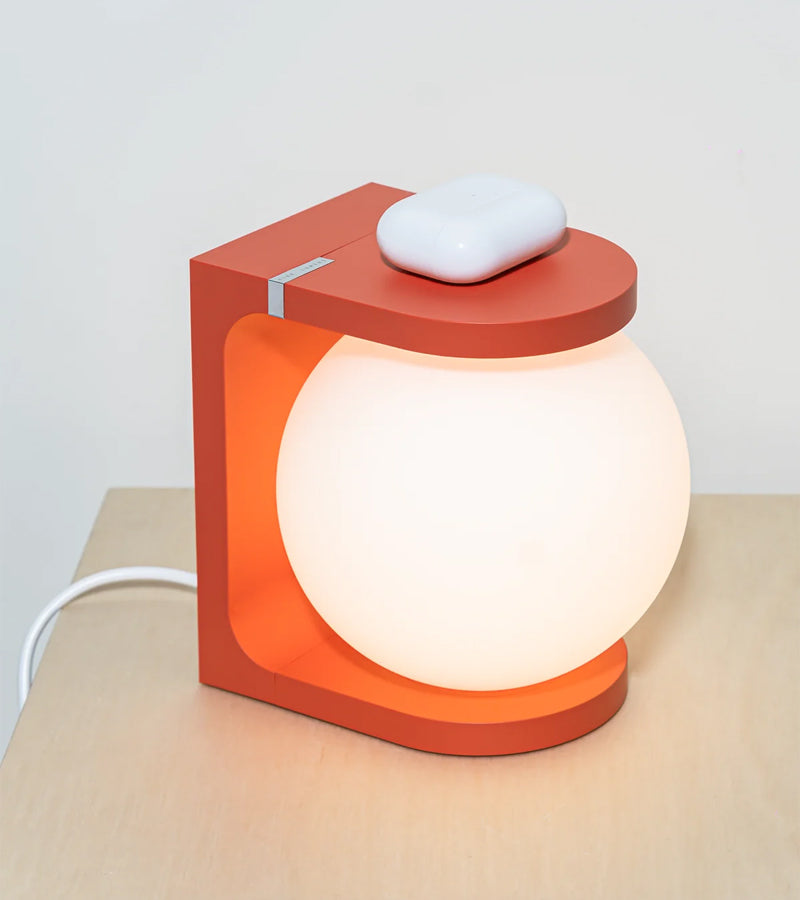 L'avant gardiste PLAT Max lampe orange design