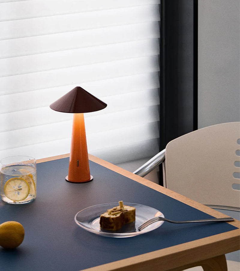 L'avant gardiste Tipsy lampe portable rose poudré