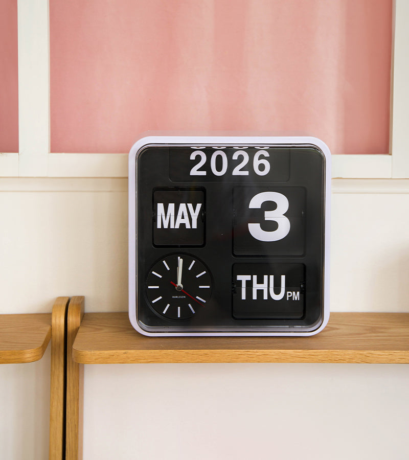 Karlsson Flip horloge calendrier à volets murale rétro