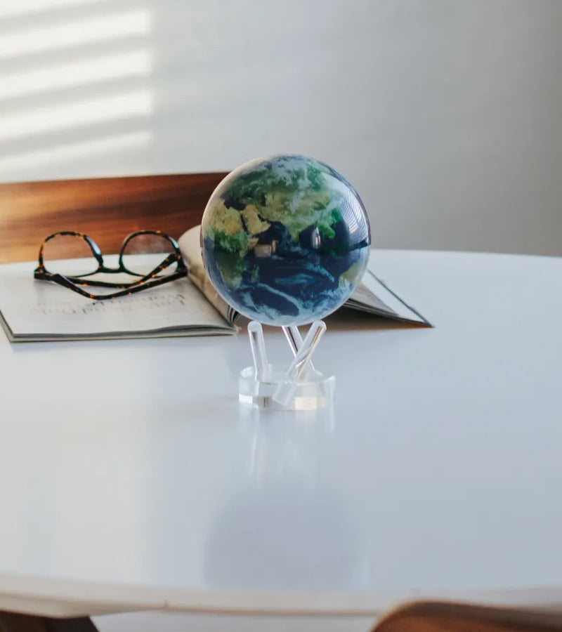 L'avant gardiste Mova globe terrestre nuages rotatif lumière