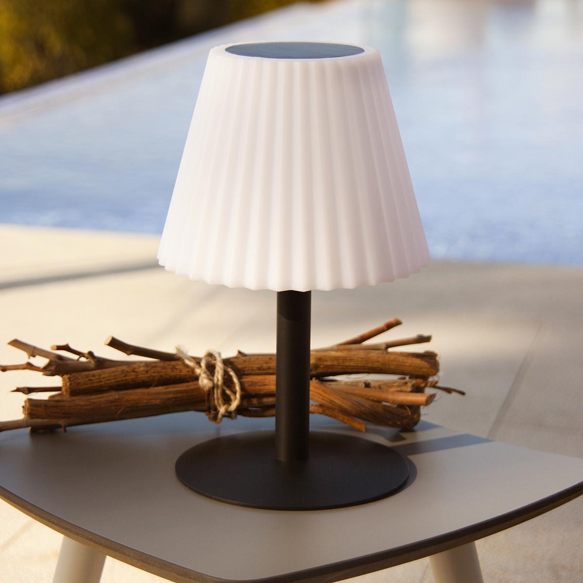 Red Deco Bouffant lampe solaire 2 en 1 à planter H62cm dimmable