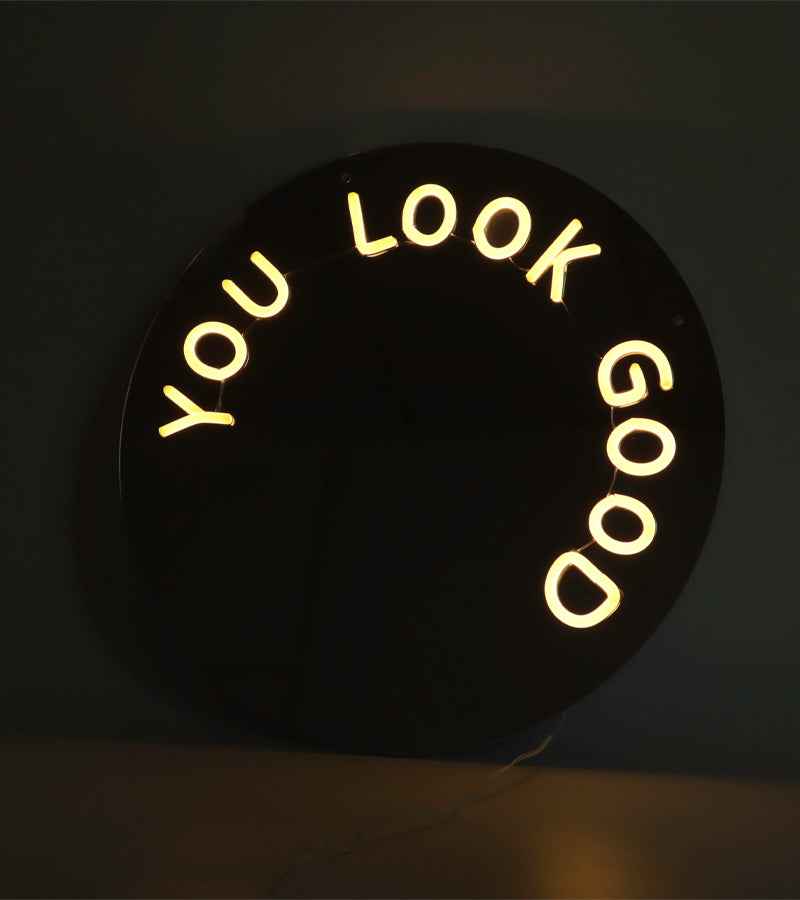 L'avant gardiste You look good miroir LED message