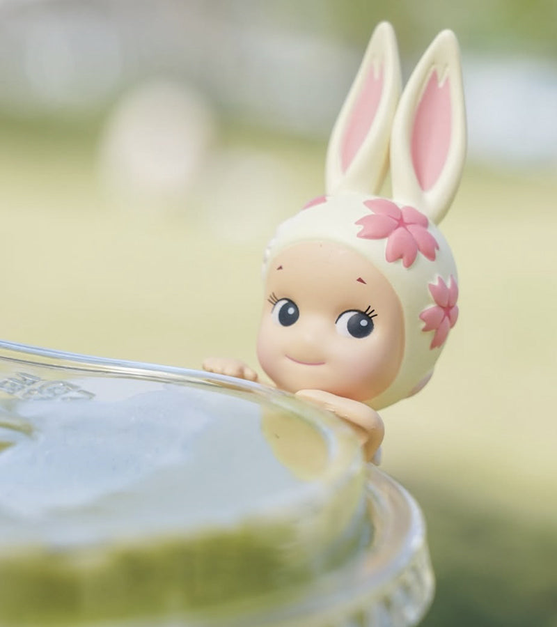 L'avant gardiste Sonny Angel Hippers Cherry Blossom figurine mini