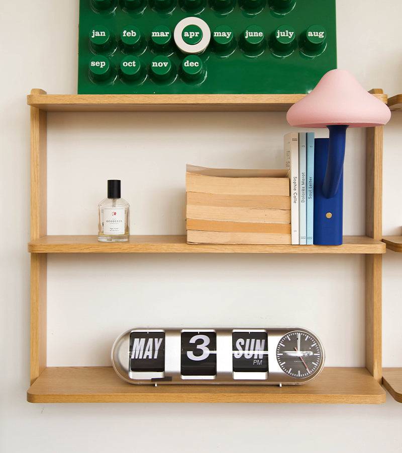 L'avant gardiste Karlsson horloge murale Tube Flip design