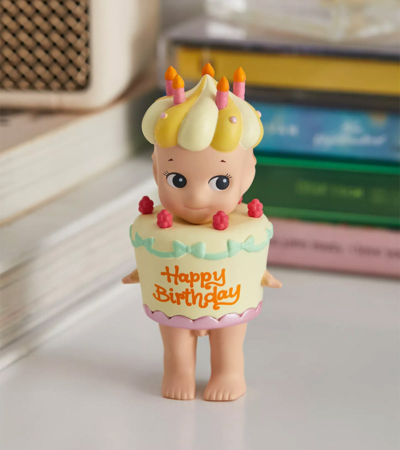 L'avant gardiste Sonny Angel Happy Birthday figurine limitée
