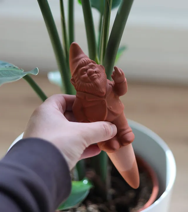 L'avant gardiste Outdoor gnome terracotta irrigateur plantes
