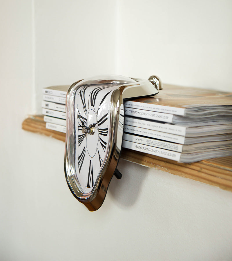L'avant gardiste horloge fondante Dali décorative salon