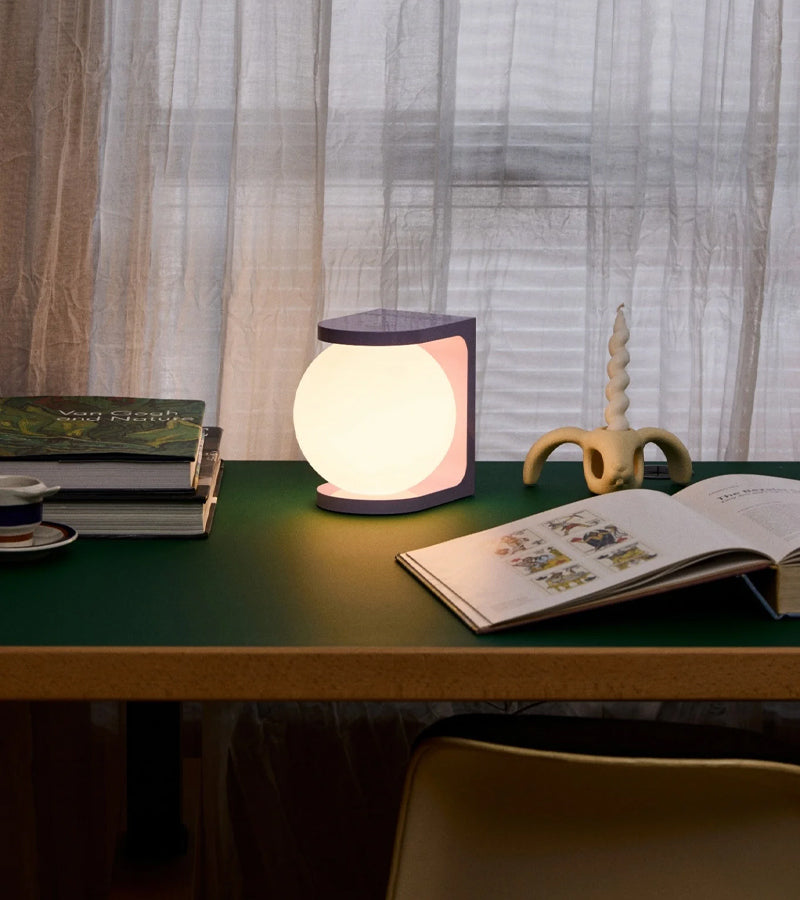 L'avant gardiste PLAT Max lampe orange design